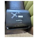 E-Motion paper towel holder