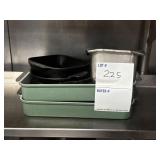 Two roasting pans, 3 baking pans