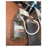 Electric grease transfer pump on cart