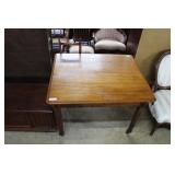 Oak dining table with turned legs 35" x 42" x 30"