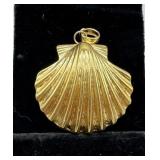 18kt yellow gold seashell pendant - 8.9 gtw    *co