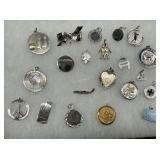 Sterling Pendants and brooches - 57.0 gtw - incl r