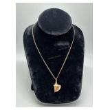 14kt link necklace with 14kt shell pendant - 7.22