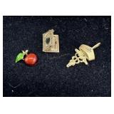 Three 14kt yellow gold pendants - 4.13 gtw - incl