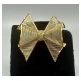 18kt yellow gold bow tie/ribbon brooch - 5.37 gtw