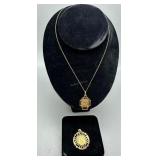 Two 18kt yellow gold religious pendants - 6.54 gtw