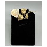 18kt yellow gold brooch with white/pink hued Rose