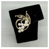 14kt yellow gold brooch w/ 9 Mikinoto pearls - 7.3