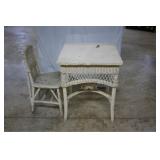 White wicker square table (25" x 25" x 30