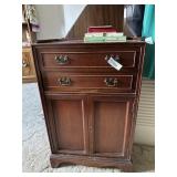 Double drawer mahogany cabinet (no back) with cont