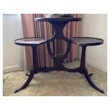 Mahogany harp Duncan Phyfe style  3 tier table