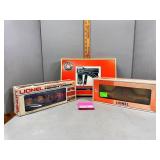 Three Lionel train pcs -  Freight carrier, flat ca