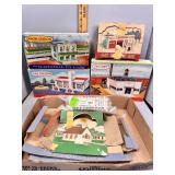 O & S gauge train buildings boxes & plastic fence