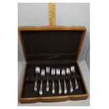 Delco service for 12 stainless flatware