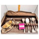 Silverplate grouping - gravy boat, serving pcs