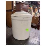 lidded 3 gal crock