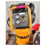 DeWalt 225 psi 1.6hp 15 gallon portable air compre