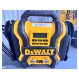 2x$ DeWalt DXAEPS14 portable jump starter, digital