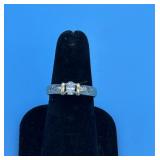 14KT DIAMOND RING WITH 6 SMALL ACCENT DIAMONDS