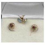 TWO PAIRS 14KT STUD EARRINGS OPAL & GARNET - 1.2