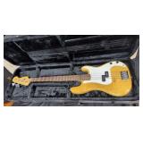 Fender style 4-string bass long scale, spirit pick