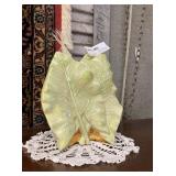 MCM ceramic glazed leaf-shaped table lamp