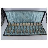 12 Sterling teaspoons in presentation case - 366gt