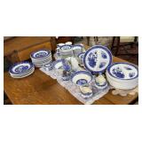 Blue Willow dinnerware - 90+pcs assorted to incl.
