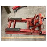 TEAM MECHANIX 1500 LB MOTORCYCLE JACK (NOT TESTED)