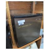 MIDEA 1.6 CUFT MINI FRIDGE (TESTED, WORKS)