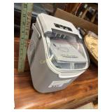 PORTABLE AUTOMATIC ICE MAKER
