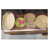 LOT OF 5 WOVEN BOWLS & MATS