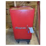 SNAP-ON 8 DRAWER, ONE DOOR CABINET ON 4 WHEEL DOLL