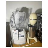 BLENDER AND VINTAGE HAMILTON BEACH DRINK MASTER