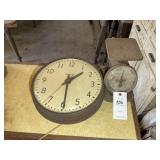 VINTAGE SCALE AND SIMPLES CLOCK