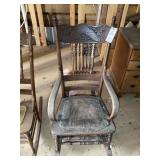 VINTAGE WOODEN ROCKING CHAIR, 15 IN SEAT HEIGHT