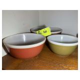 GROUP OF 3 PYREX MIXING BOWLS