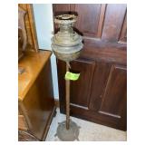 VINTAGE THE MILLER LAMP OIL LAMP ON TELESCOPING ST