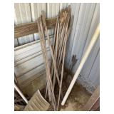 LARGE GROUP OF MISC YARD TOOLS, SHOVELS, RAKES, ET