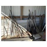 LARGE GROUP OF MISC YARD TOOLS, SHOVELS, RAKES, ET