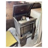 VICTROLA MODEL VV4-7 NO WORKING, DAMAGE TO VENEER