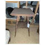 VINTAGE WOODEN SIDE TABLE 20 IN SQ X 29 IN TALL