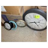 GROUP OF WALL CLOCKS, 10 IN TO 24 IN DIAMETER