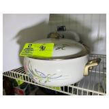 BUN WARMER AND CASSEROLE DISH