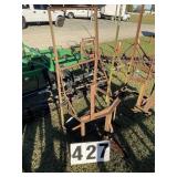 Quick hitch sprayer tank frame Quick hitch sprayer tank frame