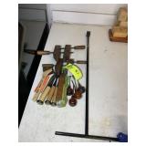 GROUP OF WOOD WORKING TOOLS, CLAMPS, CHISELS