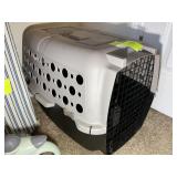 MEDIUM SIZE PET CARRIER, PLASTIC