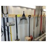 LARGE GROUP OF YARD TOOLS, SHOVEL, RAKE, AXE, ETC