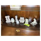 BOTTOM SHELF OF CABINET, COLLECTABLES INCLUDING FI