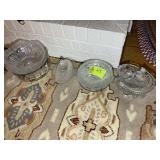 GROUP OF CLEAR GLASSWARE, BOWLS, SERVING DISHES, C